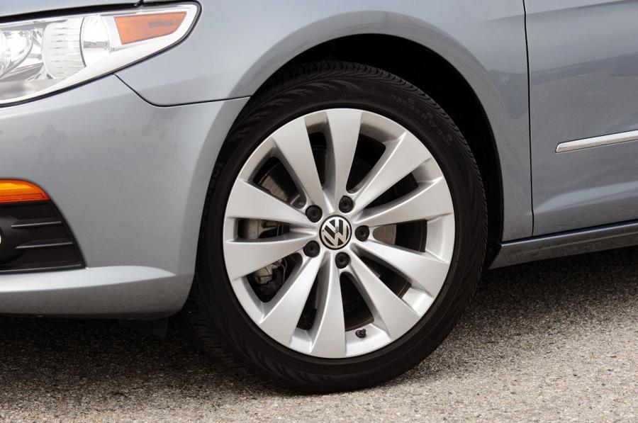  Volkswagen Passat CC Sport 2009 года  (фото 2 из 32)